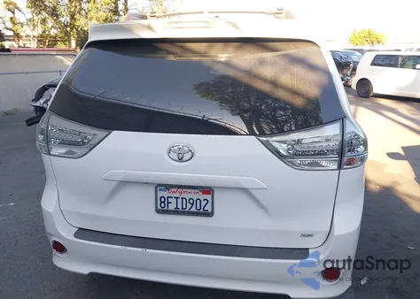 2018 Toyota Sienna Se 8 Passenger из США, поврежденный, VIN 5TDXZ3DC6JS964014